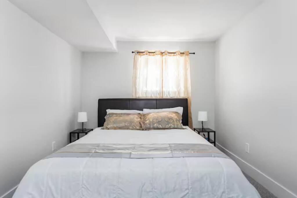 Cozy Furnished Room-4 Close To U Of A In - With Shared Spaces * Edmonton