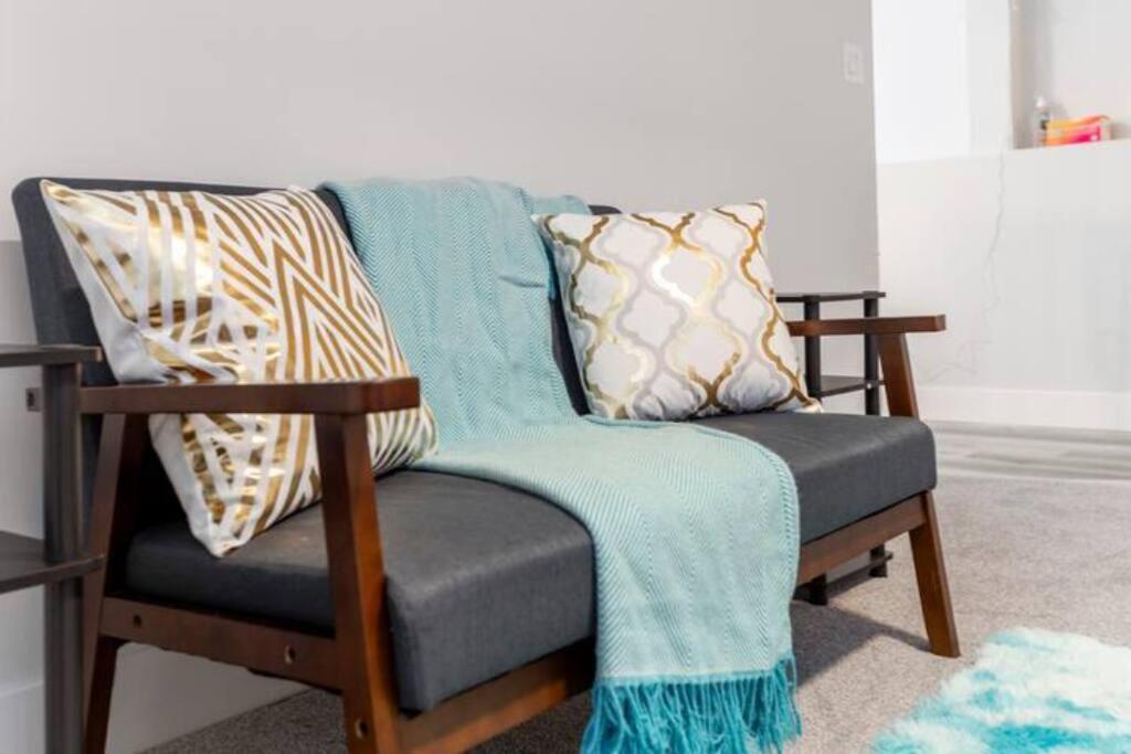 Cozy Furnished Room-4 Close To U Of A In - With Shared Spaces Homestay