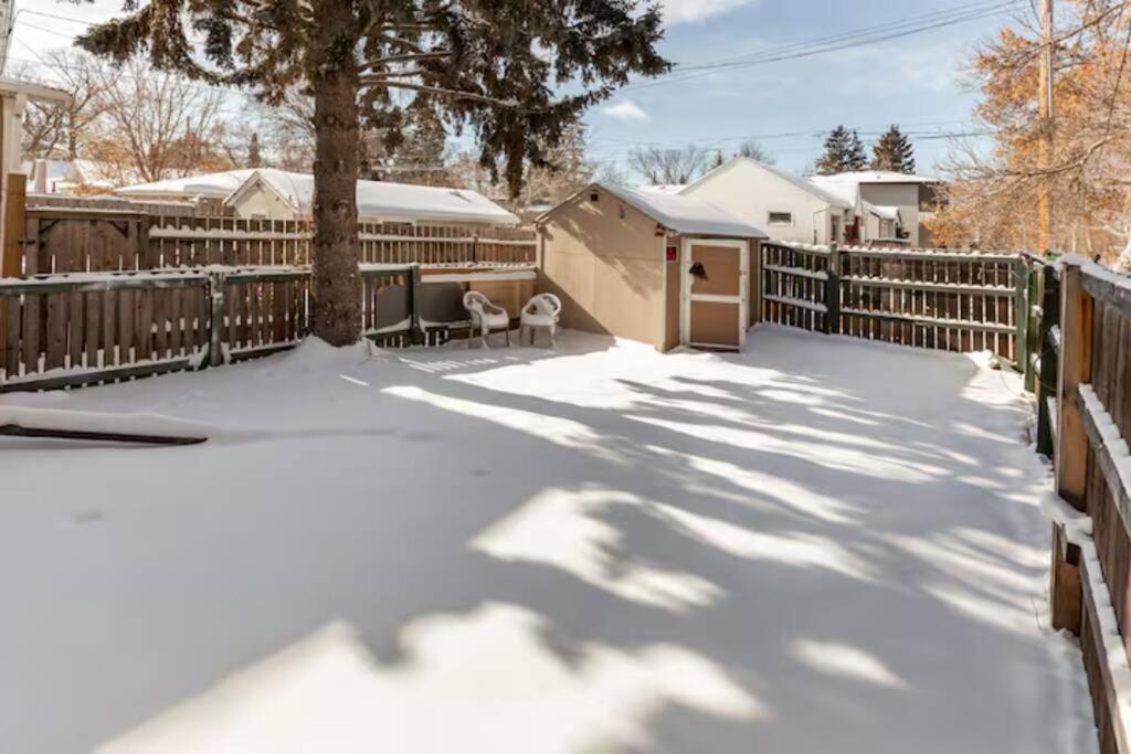 Cozy Furnished Room-4 Close To U Of A In - With Shared Spaces Edmonton