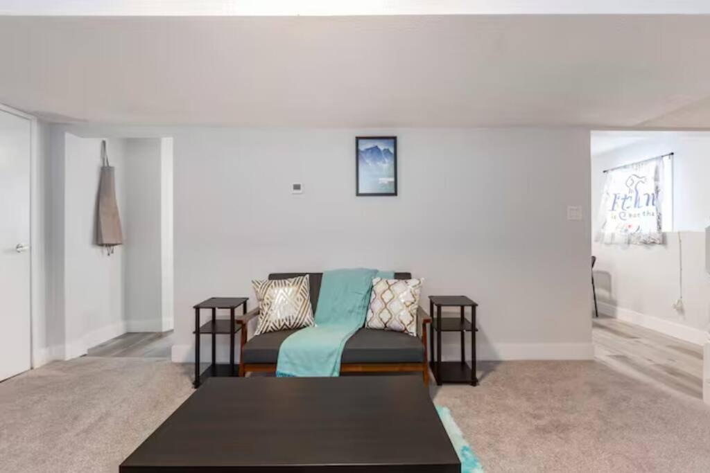 Homestay Cozy Furnished Room-4 Close To U Of A In - With Shared Spaces Edmonton