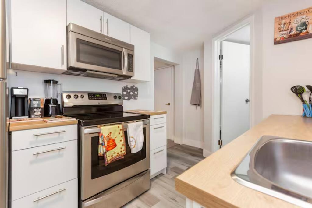 Cozy Furnished Room-4 Close To U Of A In - With Shared Spaces * Edmonton