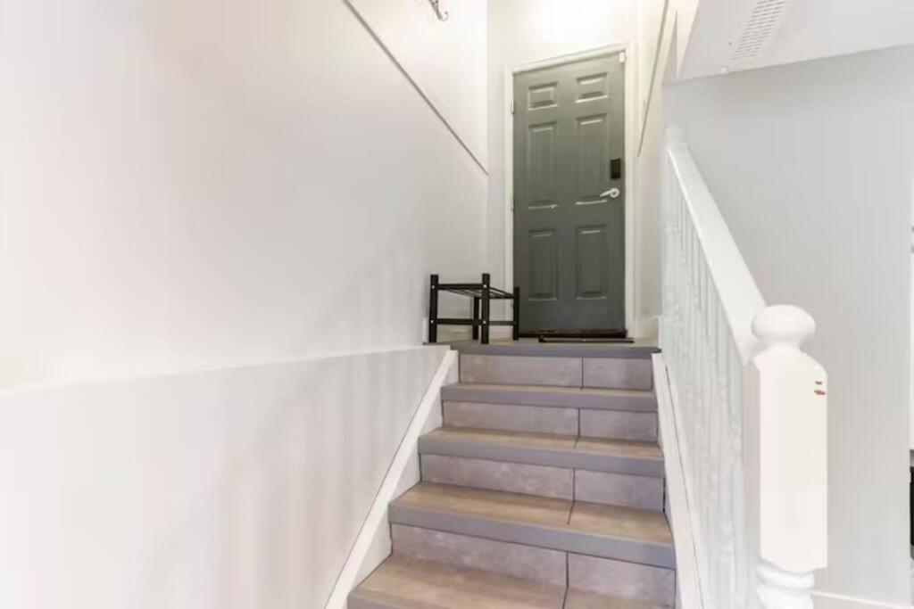 Homestay Cozy Furnished Room-4 Close To U Of A In - With Shared Spaces