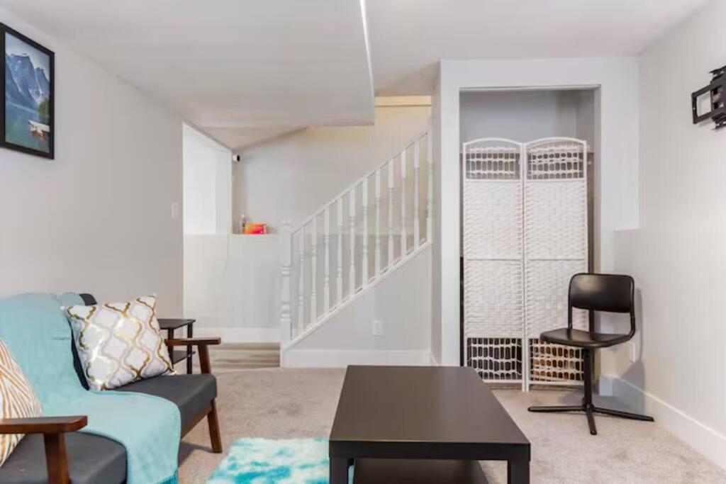 Homestay Cozy Furnished Room-4 Close To U Of A In - With Shared Spaces *