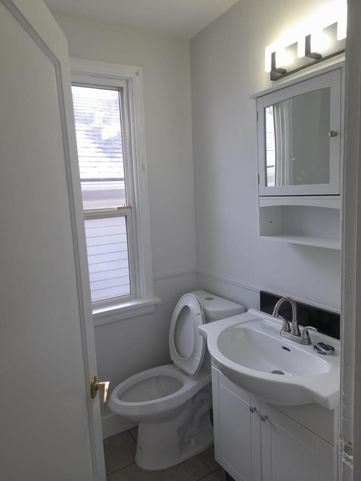 Cozy Furnished Room-4 Close To U Of A In - With Shared Spaces * Edmonton
