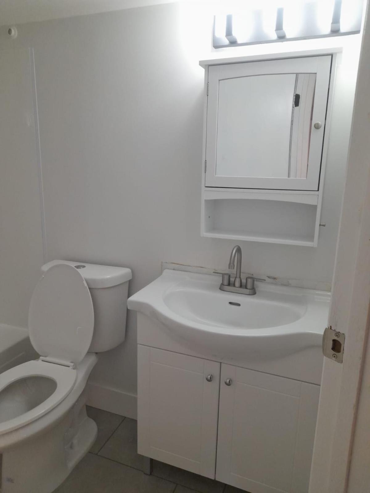 Cozy Furnished Room-4 Close To U Of A In - With Shared Spaces * Edmonton