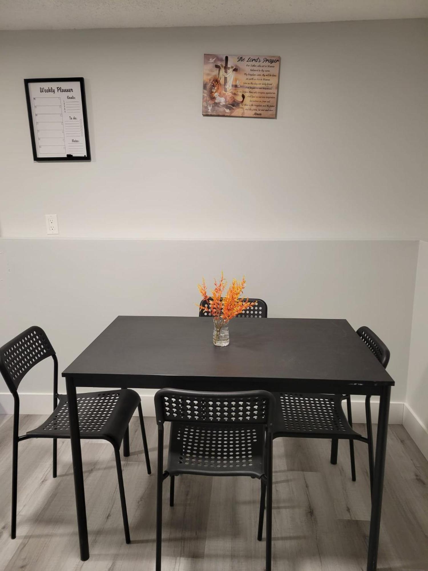 Cozy Furnished Room-4 Close To U Of A In - With Shared Spaces Homestay
