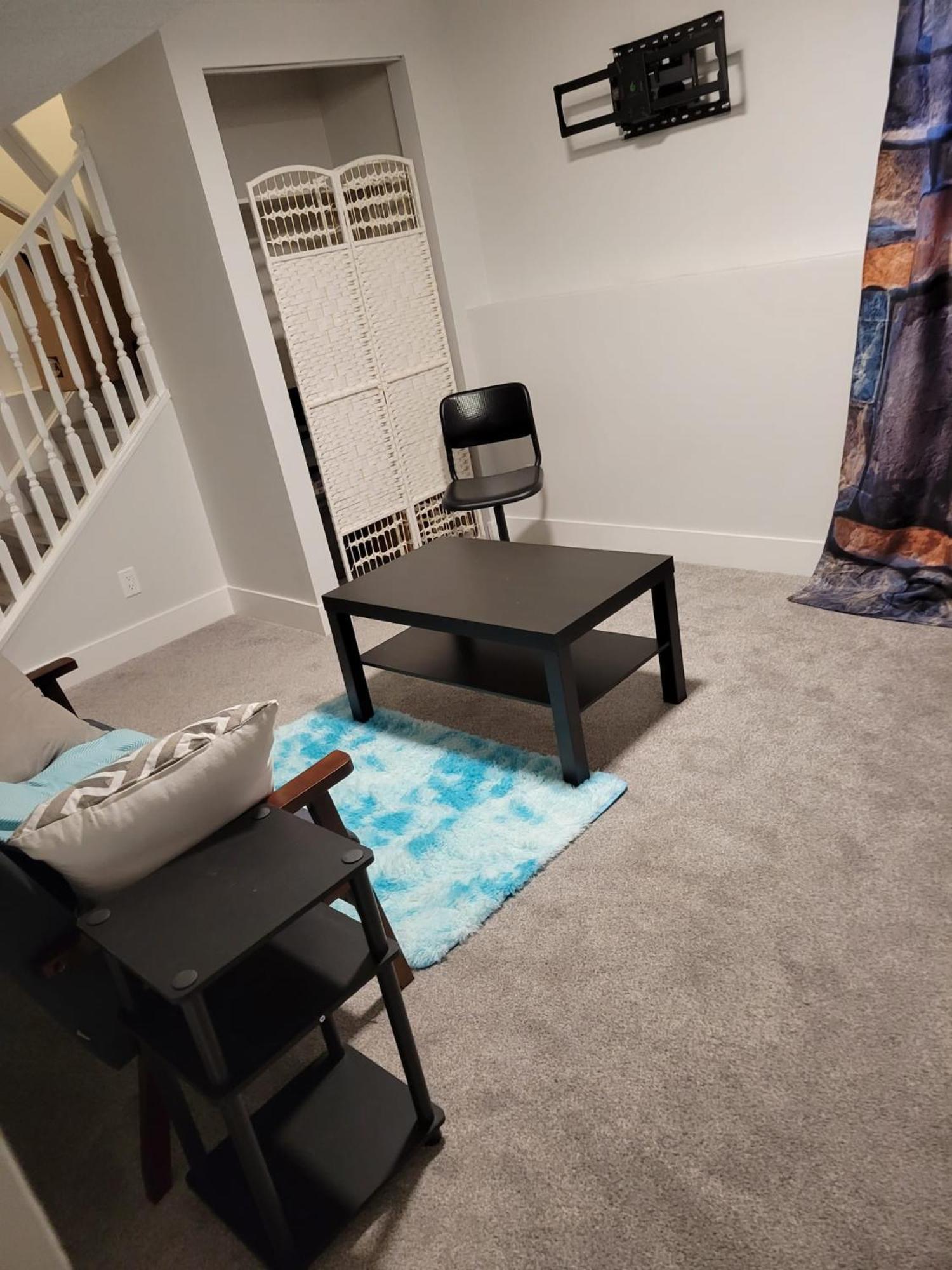Homestay Cozy Furnished Room-4 Close To U Of A In - With Shared Spaces *