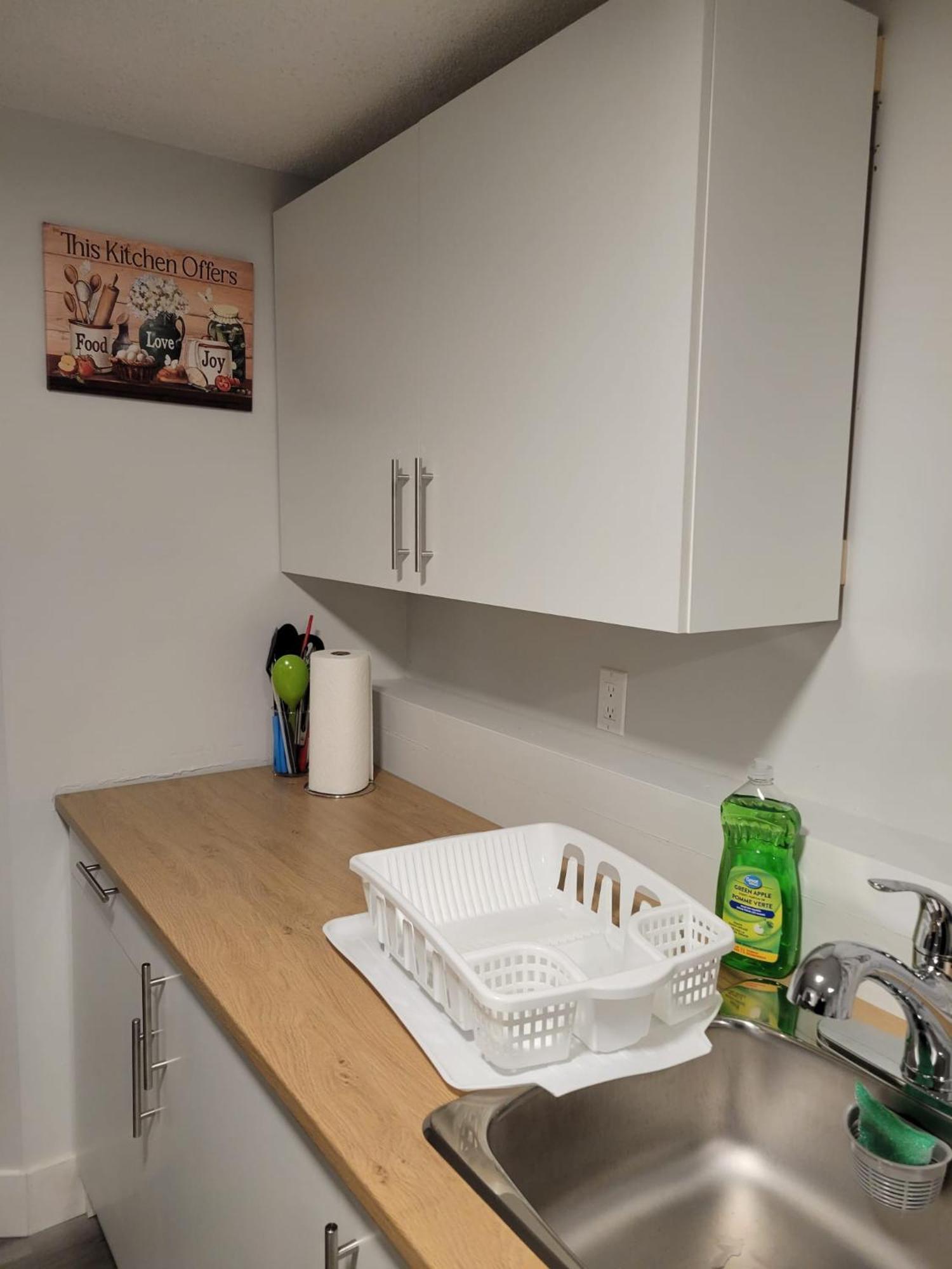 Cozy Furnished Room-4 Close To U Of A In - With Shared Spaces Edmonton