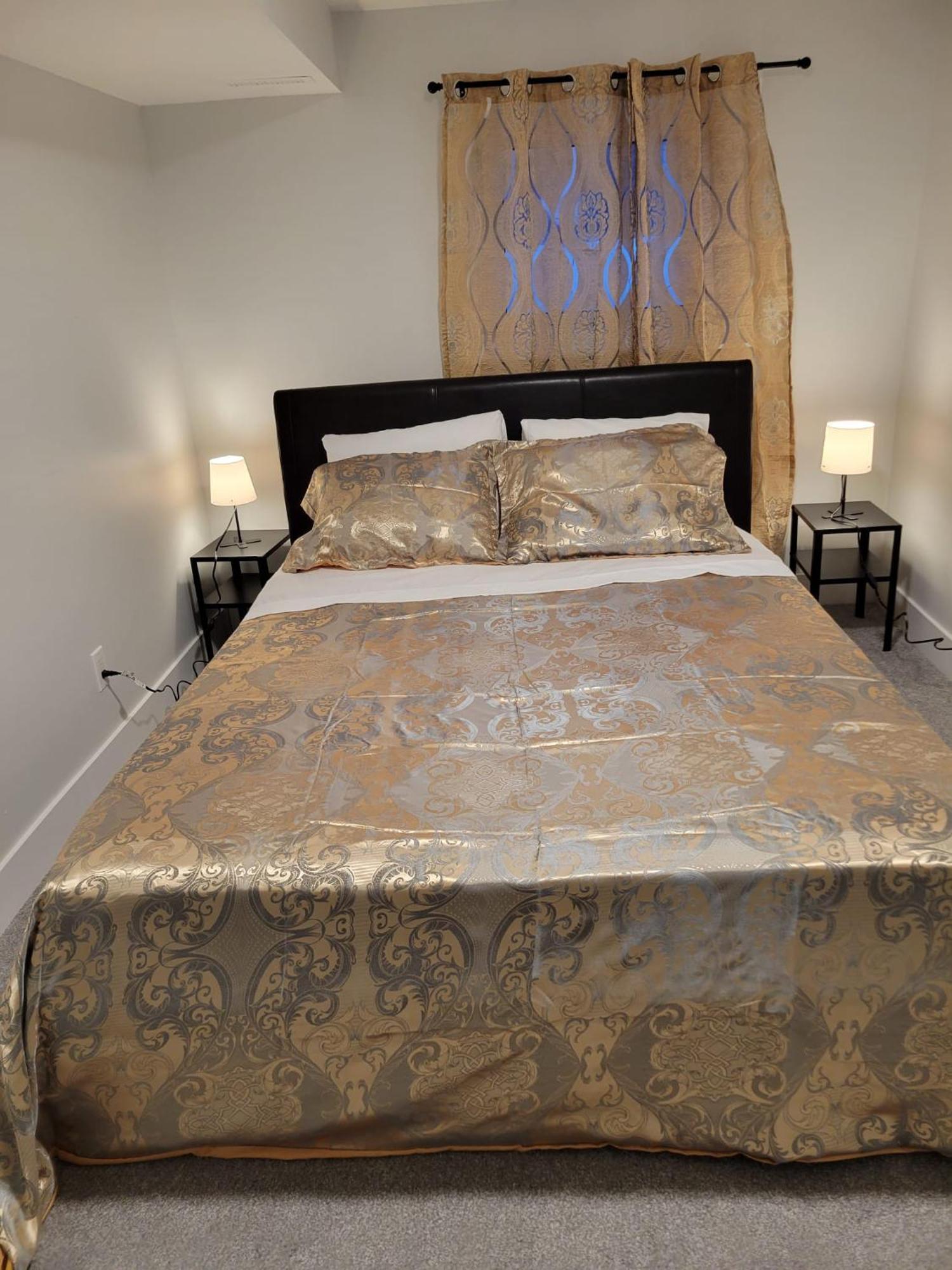 Cozy Furnished Room-4 Close To U Of A In - With Shared Spaces * Edmonton