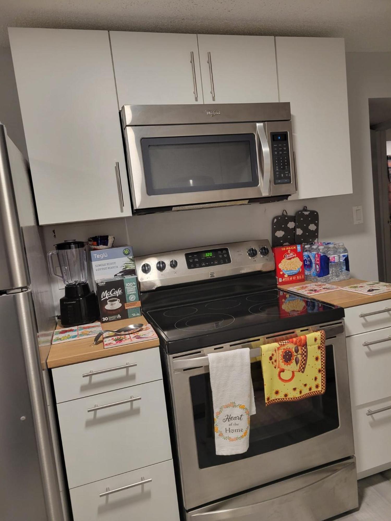 Homestay Cozy Furnished Room-4 Close To U Of A In - With Shared Spaces *