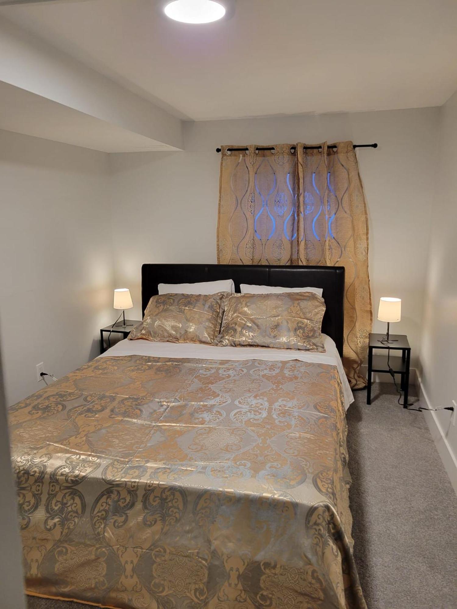 Homestay Cozy Furnished Room-4 Close To U Of A In - With Shared Spaces Edmonton