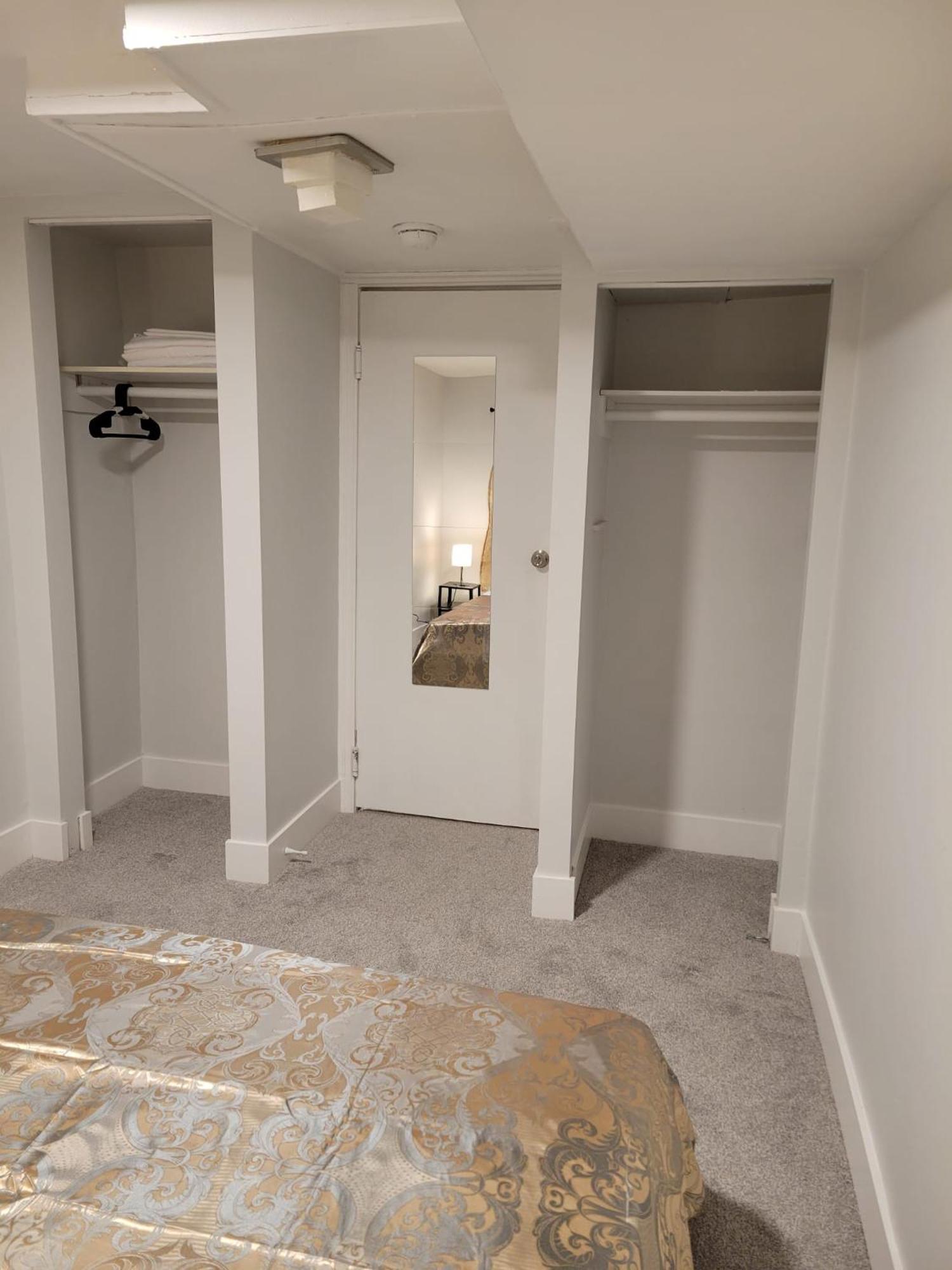 Cozy Furnished Room-4 Close To U Of A In - With Shared Spaces *